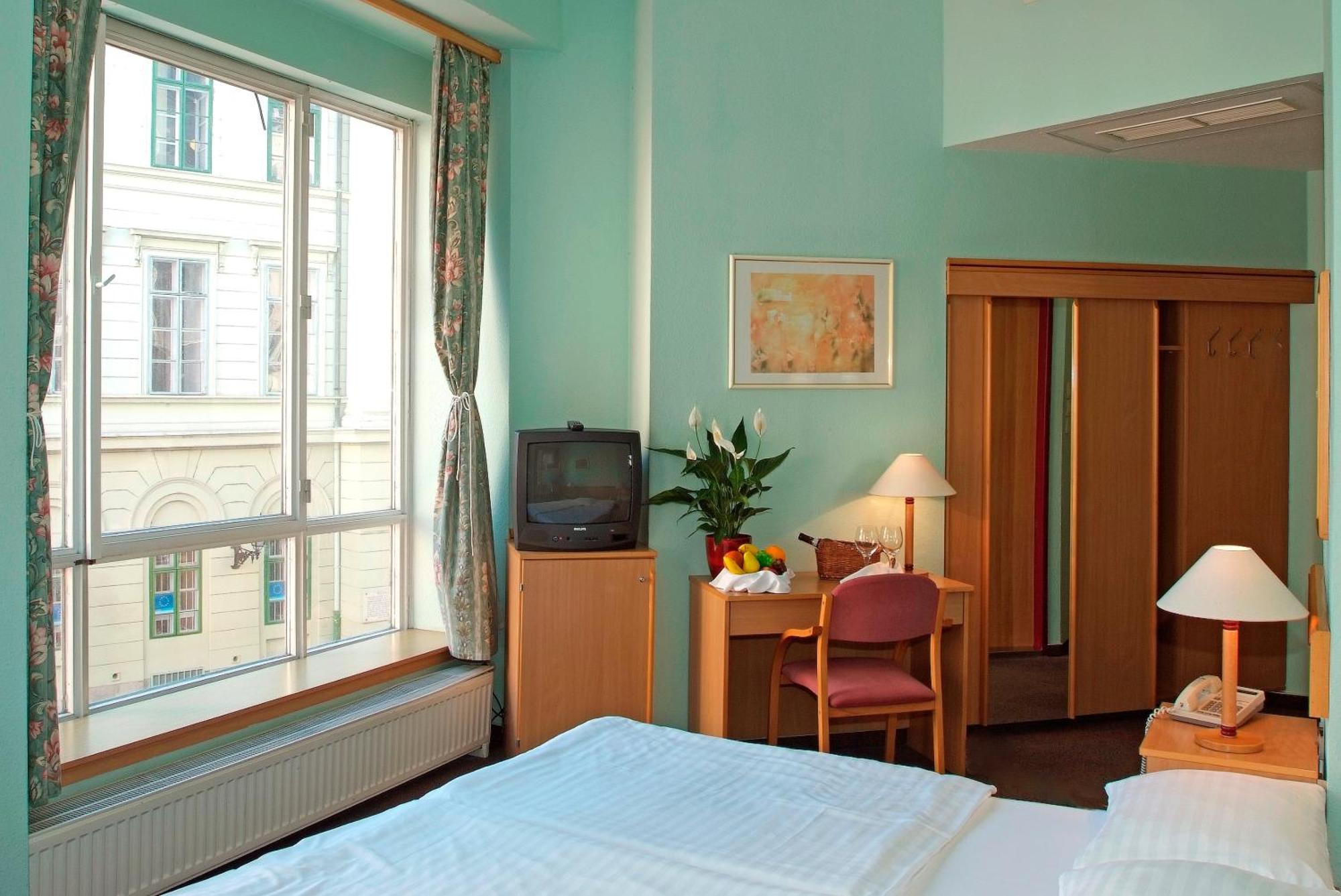 City Hotel Pilvax Budapest Luaran gambar